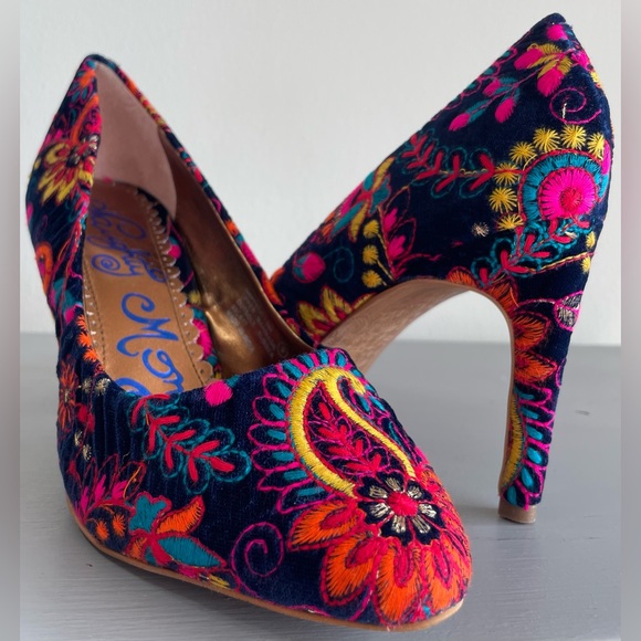 naughty monkey Shoes - NIB NAUGHTY MONKEY PAISLEY FLORAL EMBROIDERED ROUND TOE HEEL, SZ 9